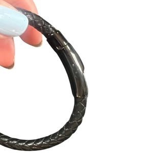 Leather and stainless steel men’s bracelet